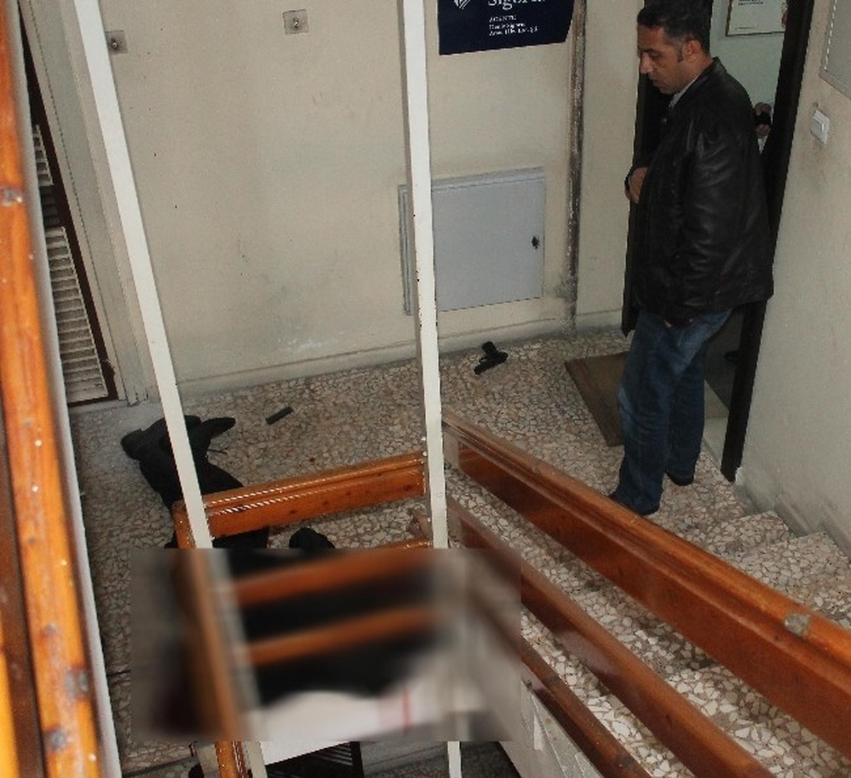 Ayrıldığı Sevgilisinin İş Yerinin Önünde İntihar Etti