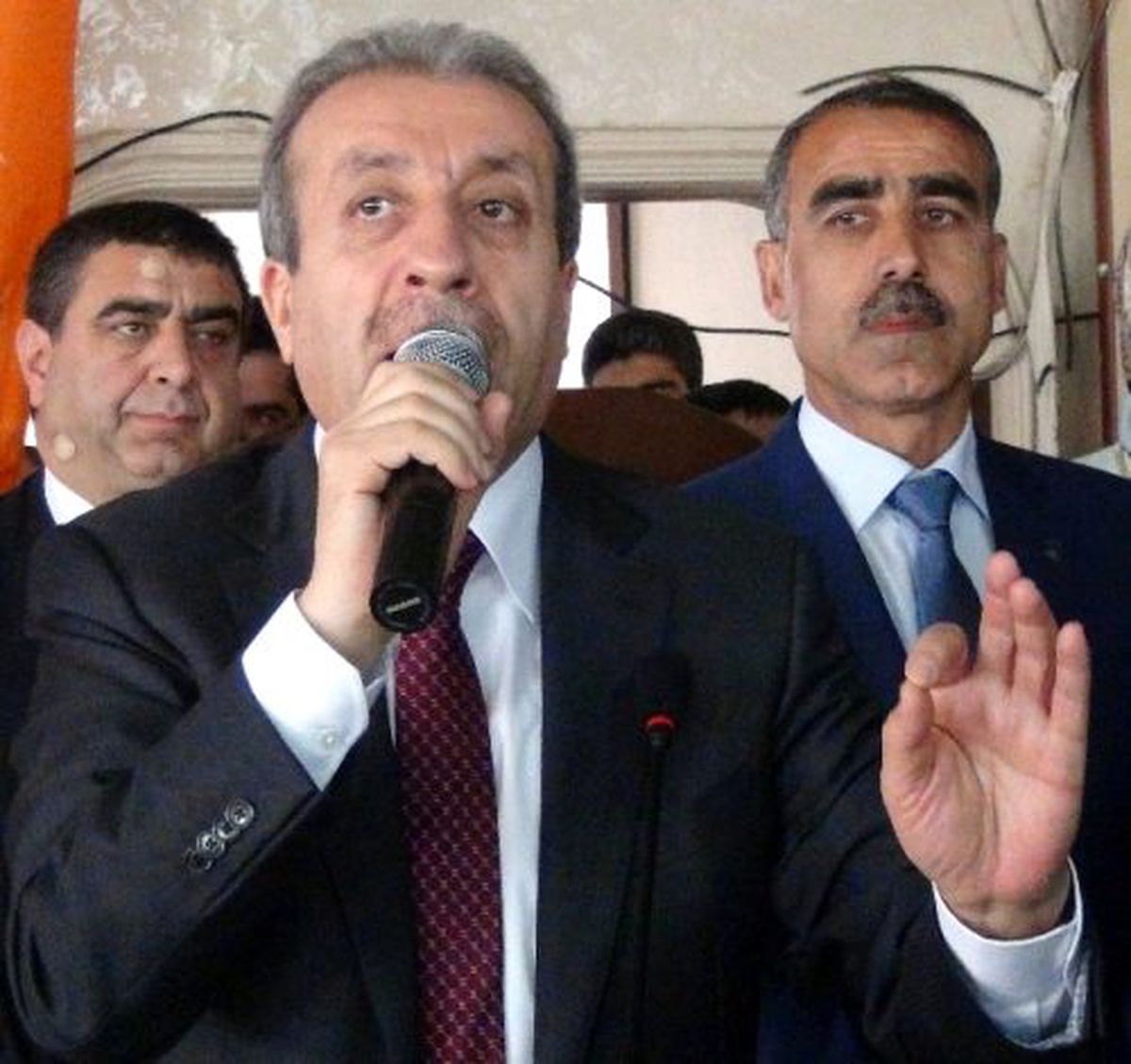 Bakan Eker: Özal\'a Yapılanların Aynısı Yapılıyor