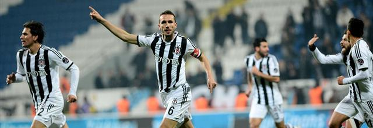 Beşiktaş\'ın Çek Stoperi Tomas Sivok\'un Sözleşmesi Yenilenmedi.