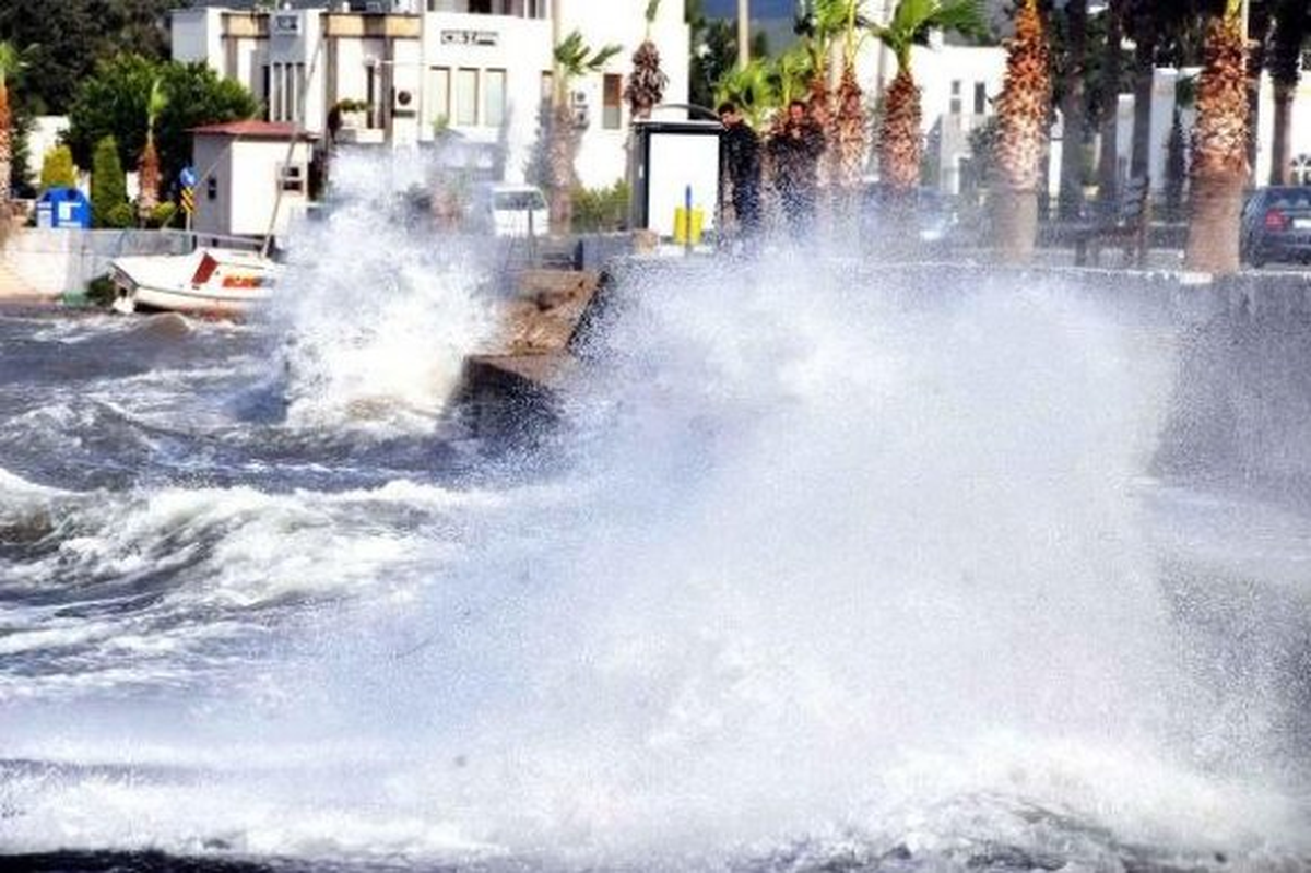 Bodrum\'da Fırtına ve Sağanak Etkili Oluyor