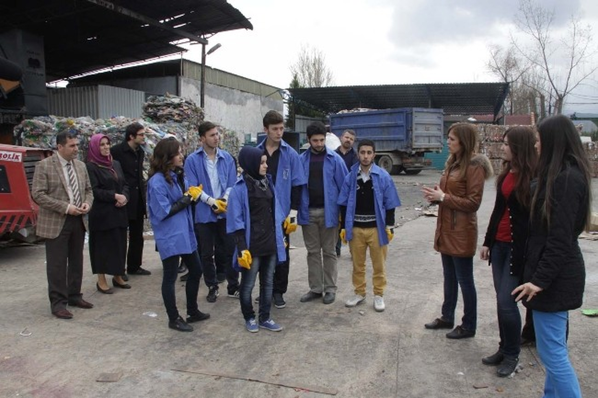 Çevreci Öğrenciler Geri Dönüşümde Çalıştı