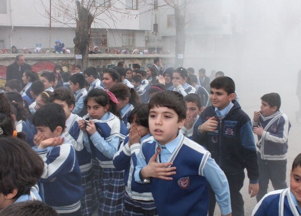 Deprem Tatbikatında Çocuklar Gözyaşını Tutamadı