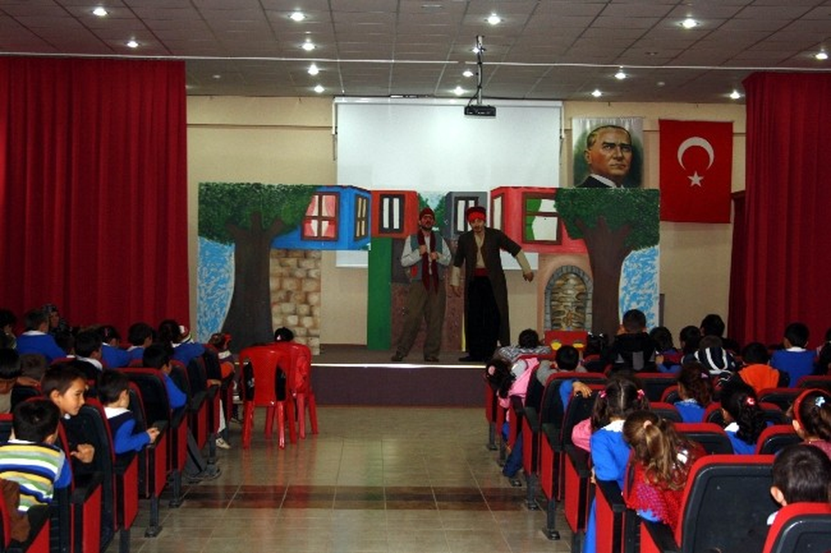 Derbent\'te Su Tasarrufu Konulu Tiyatro Sahnelendi