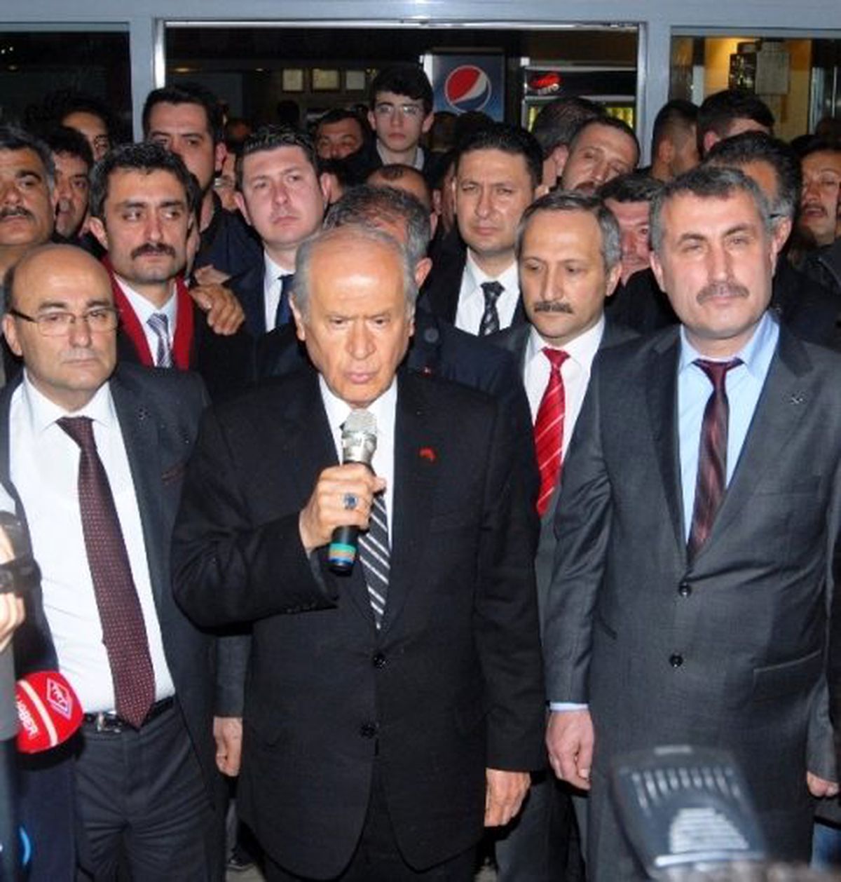 Bahçeli\'den Çanakkale\'de Gece Yarısı Mesaisi