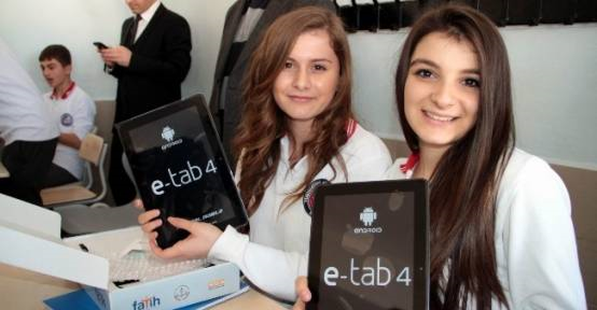 Didim\'de Öğrencilere Tablet Bilgisayar Dağıtıldı