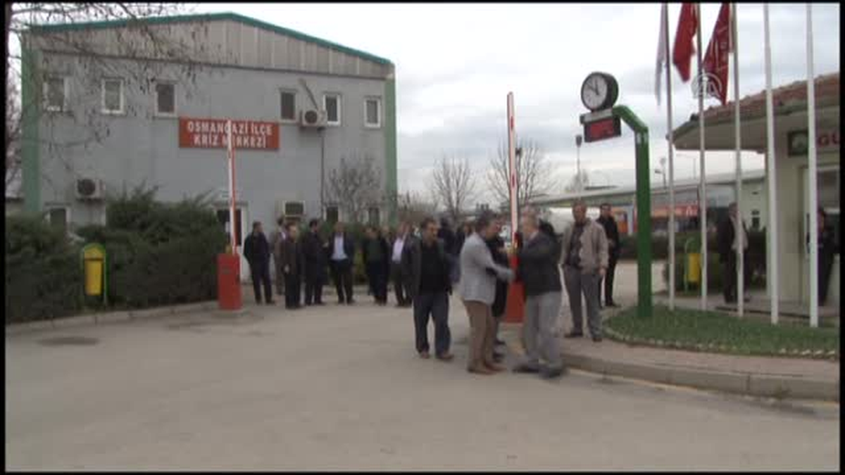 Bursa\'da Dinamitle Bina Yıkımı