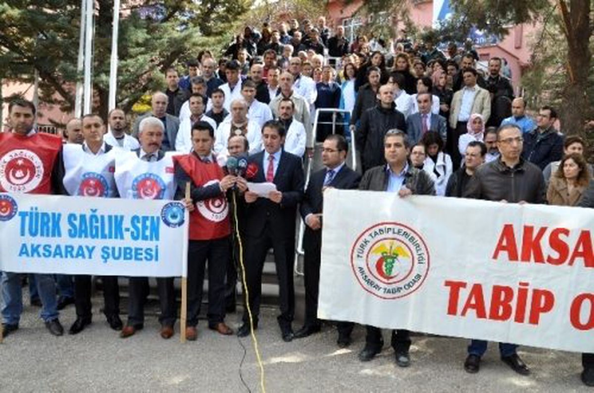 Aksaray\'da Doktorlar, Meslektaşlarının Dövülmesine Tepki Gösterdi
