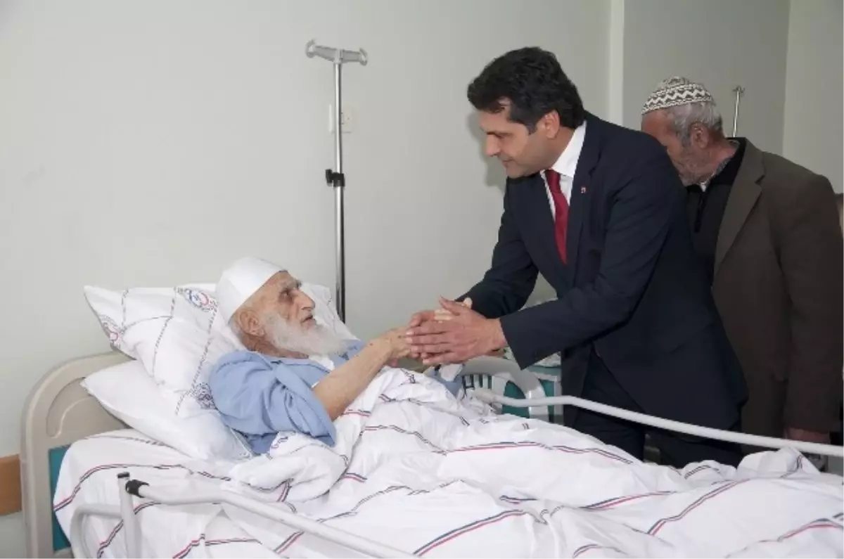 Dr. Cüneyt Karaarslan, Hastaların Duasını Aldı