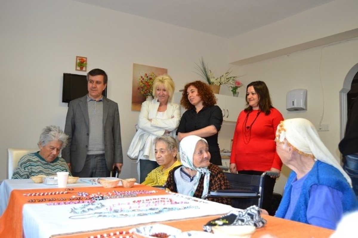Edremit\'te Huzurevi Sakinleri Sanatla Hayata Bağlanıyor