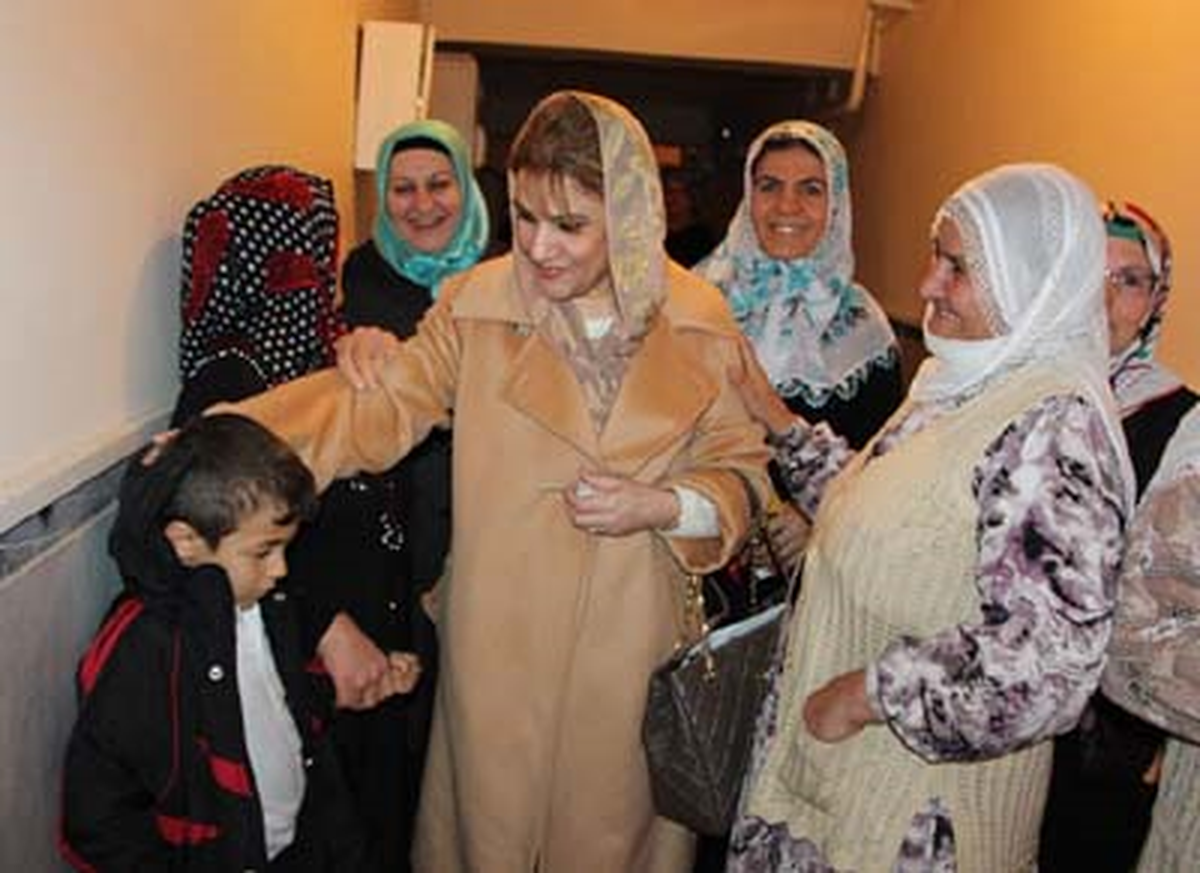 Ensarioğlu\'nun Eşinden Hasta Ziyareti