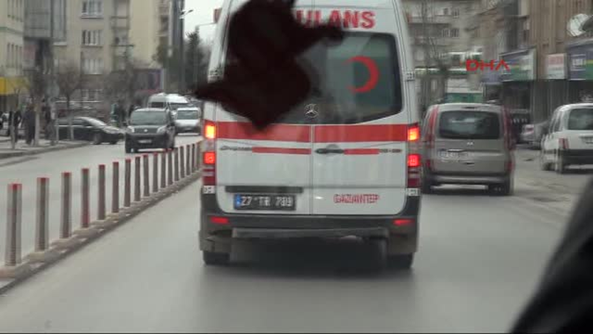 Gaziantep\'te Yangın Çıkan Binada 5 Kişi Dumandan Etkilendi