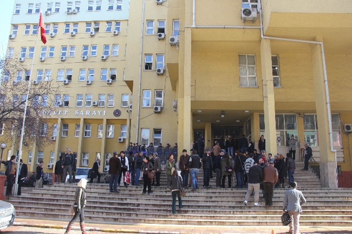 Gezi Olayları Davasında Adliye Girişinde Gerginlik
