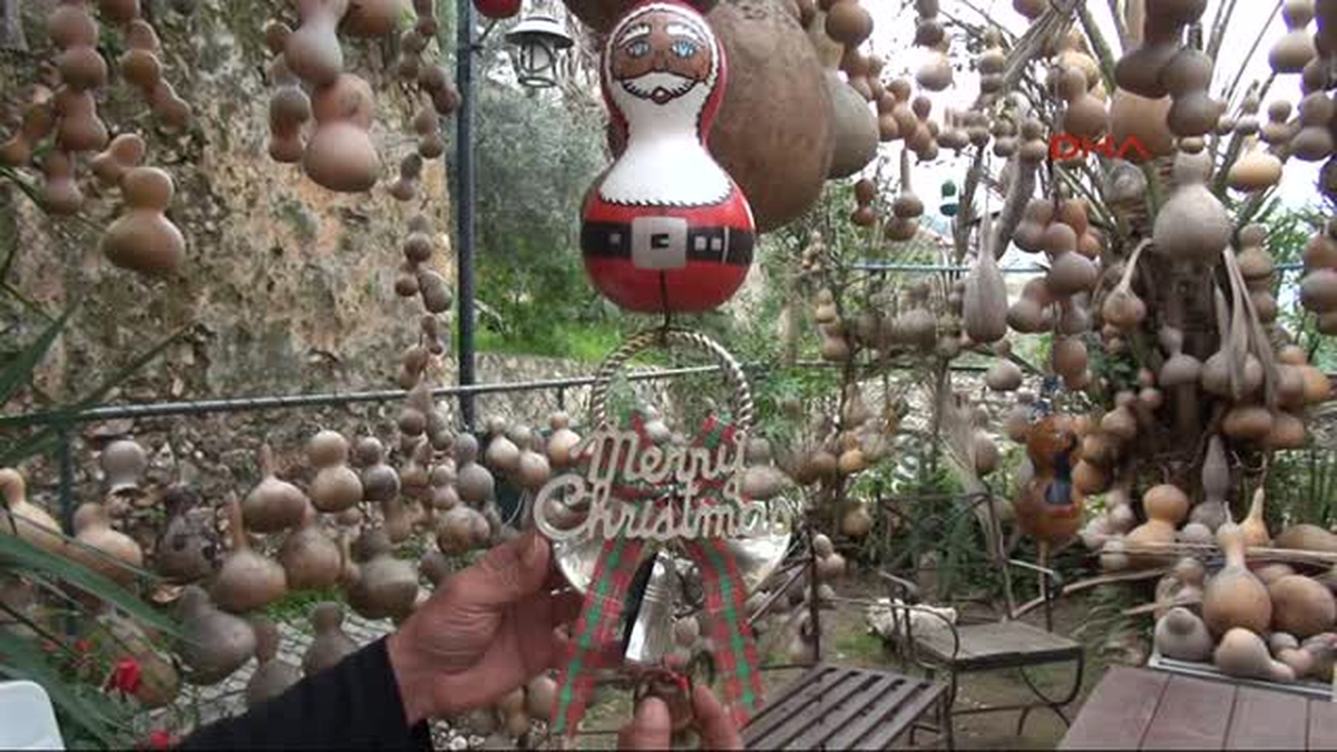Hayatını Su Kabağına Adadı