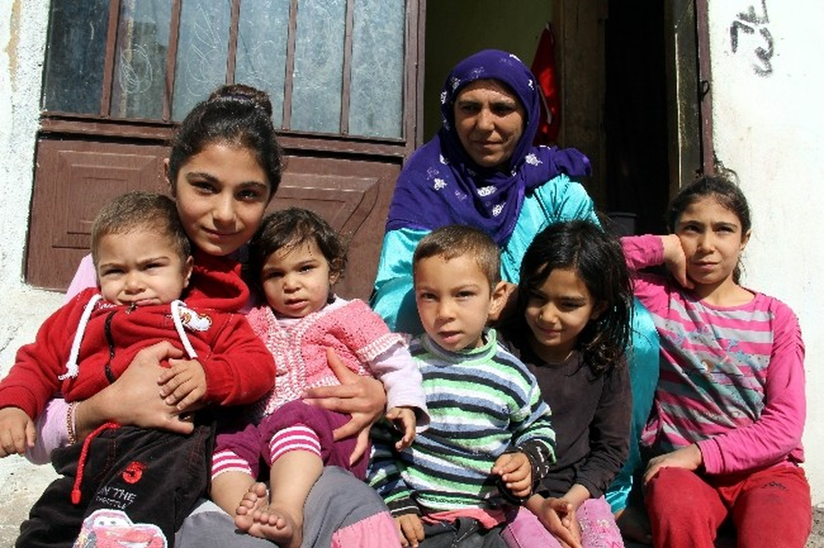 Kardeşlerine Bakabilmek İçin Okuldan Ayrıldı