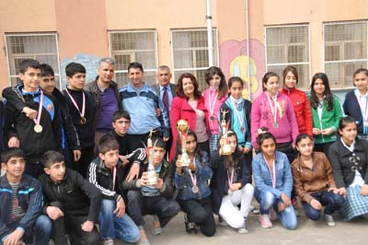 Kayapınar Belediyesi\'ne Plaket Verildi