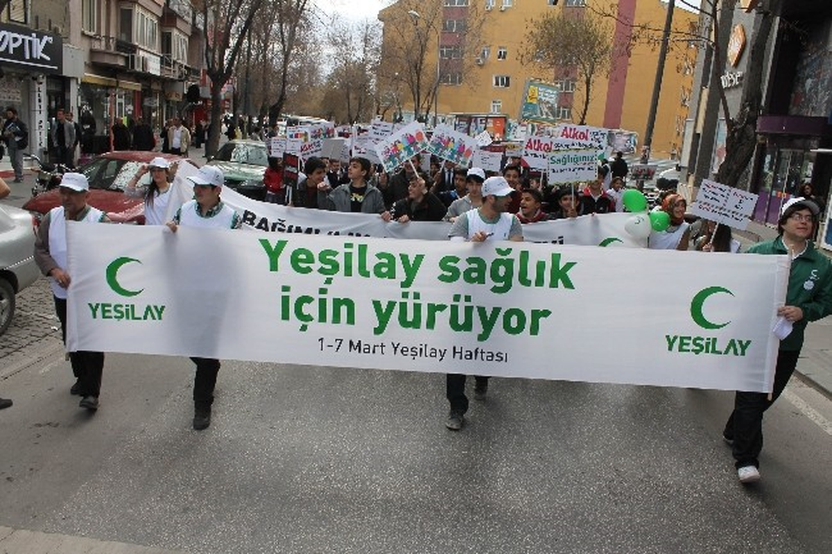 Konya\'da Yeşilay Sağlık İçin Yürüdü