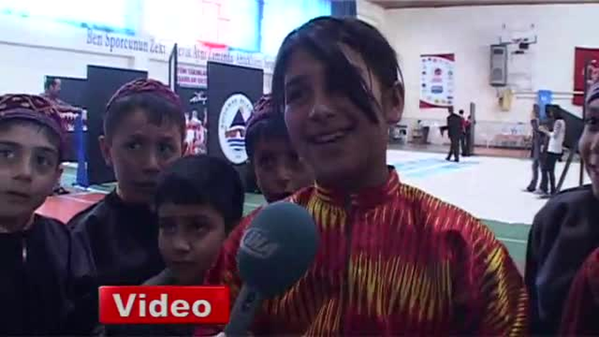 Minik Folklorcu: Biraz Utanç Duydum Ama...