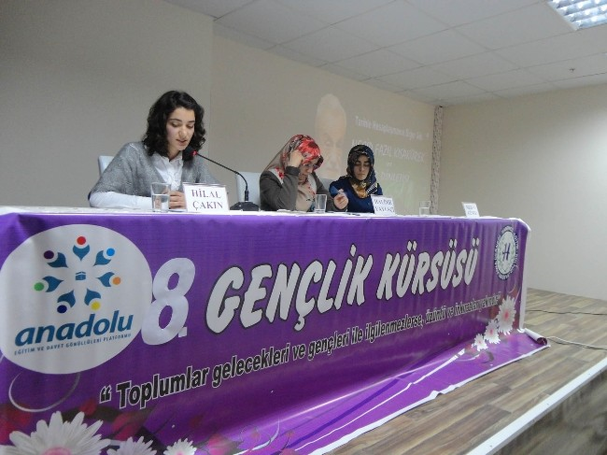 Necip Fazıl Kısakürek ve Şiir Dinletisi Programı Düzenlendi
