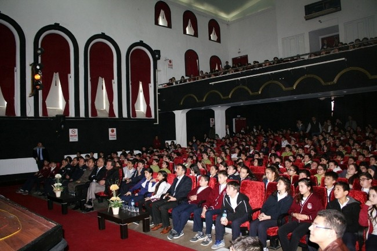 Öğrenci ve Velilere Madde Bağımlılığı Konferansı