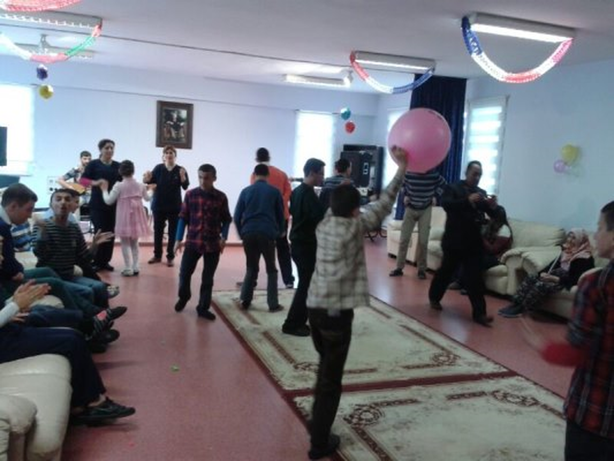 Rehabilitasyon Merkezi\'nde Sürpriz Doğum Günü