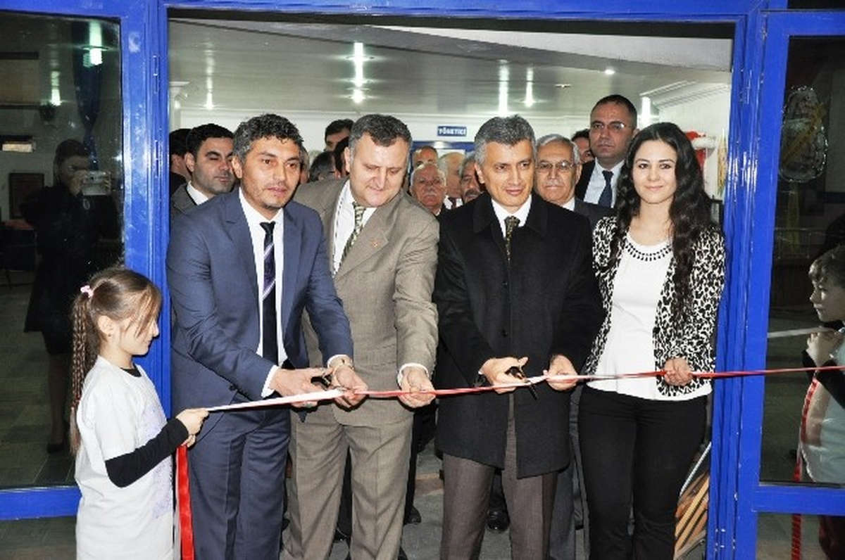Sandıklı Protokolü Ebru Sergisinde Buluştu