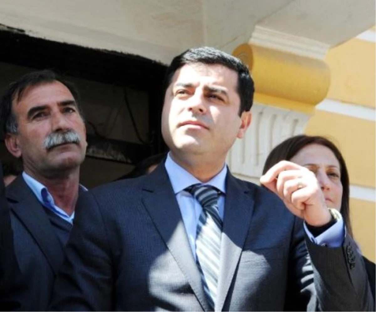 Demirtaş: AKP\'nin Mahkemeleri Cemaatle Birlikte Yönettiklerini Gözlerimizle Gördük