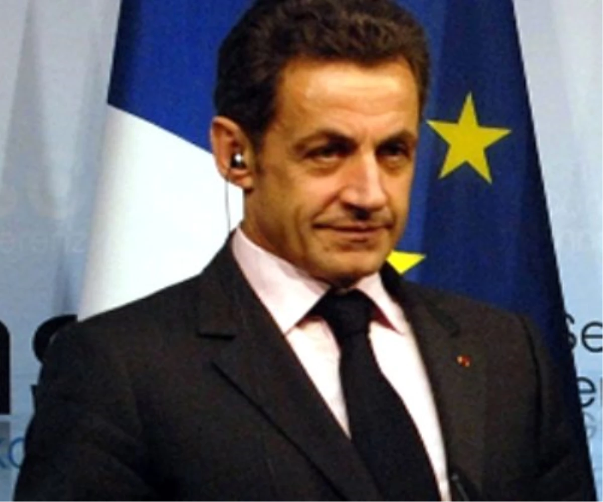Sarkozy\'nin Gizli Konuşmaları Ortaya Çıktı