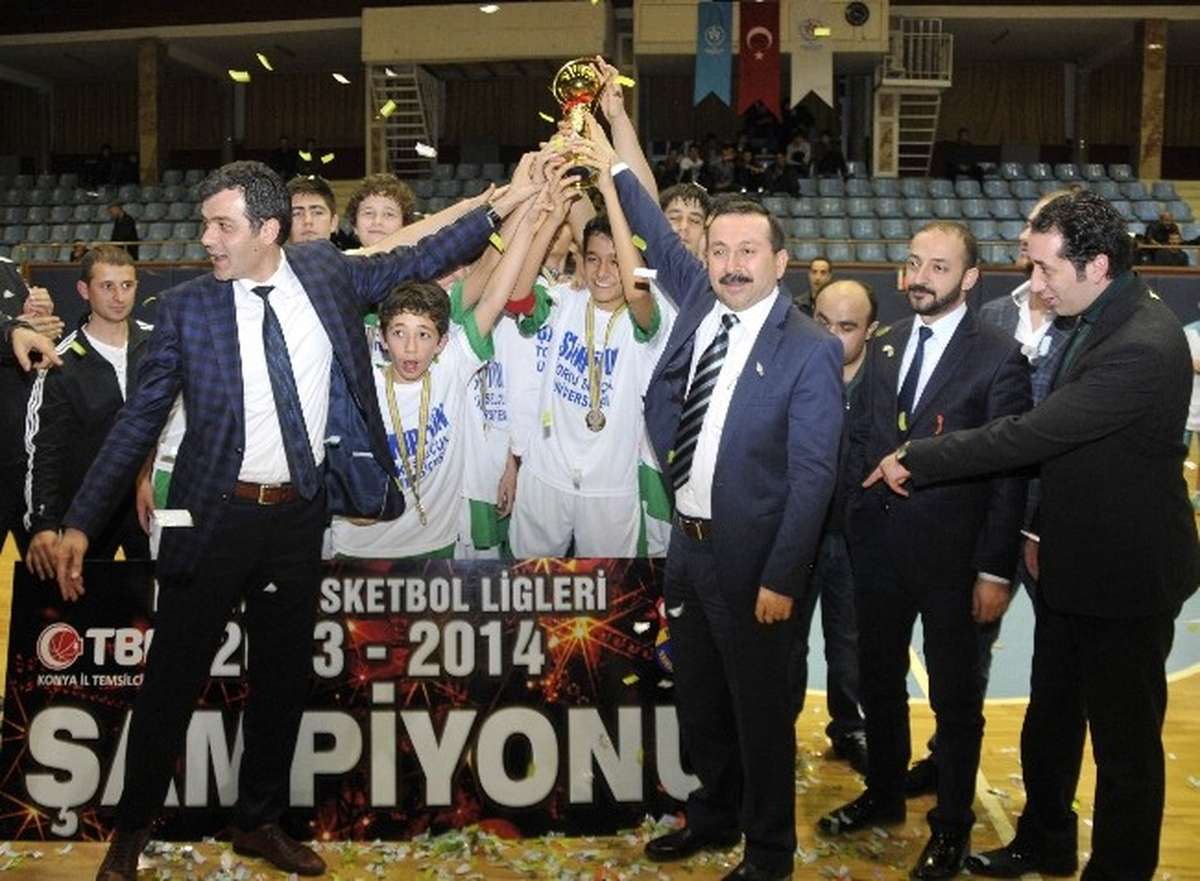 Selçuk\'un Minik Basketbolcuları İl Şampiyonu Oldu