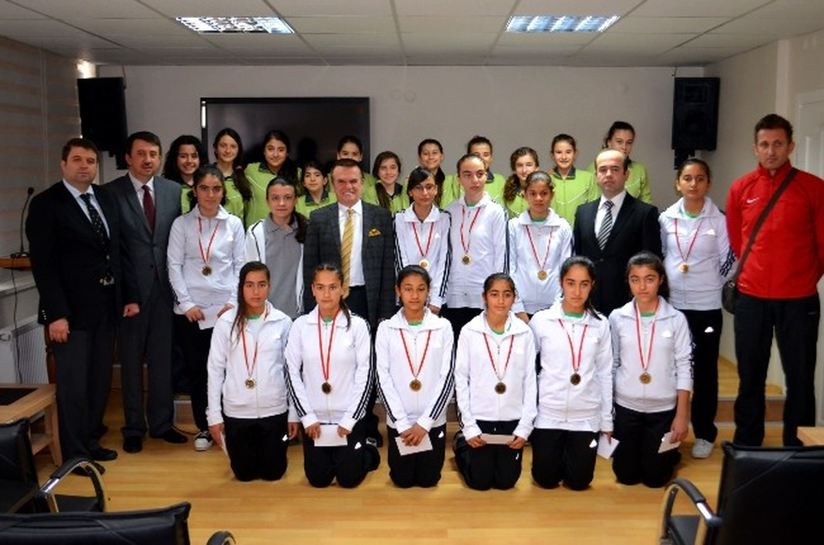 Söke Kaymakamlığından Söke\'nin Başarılı Öğrencilerine Ödül