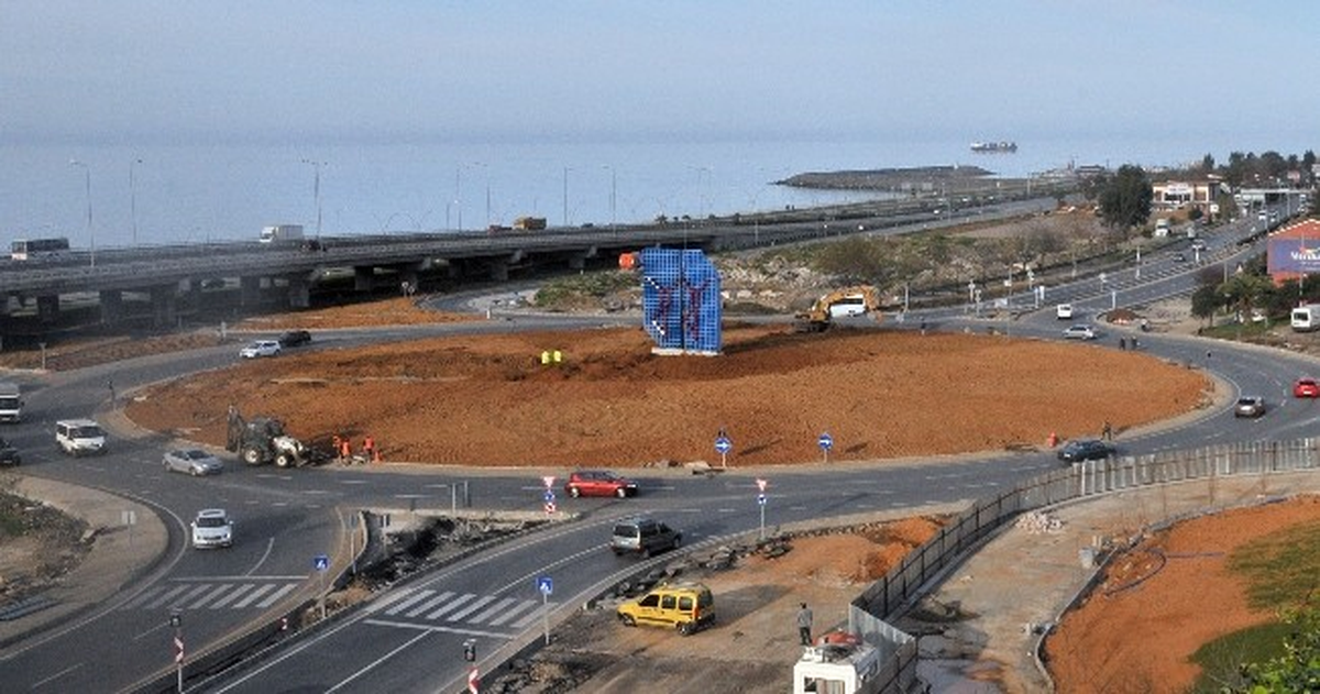 Trabzon\'un Simgesi Horon Anıtı Eski Yerine Yerleştirildi
