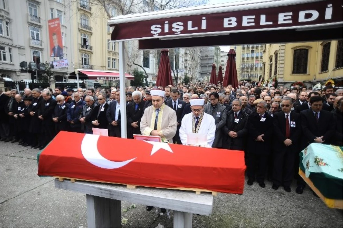 Usta Oyuncu Altan Günbay Son Yolculuğuna Uğurlandı