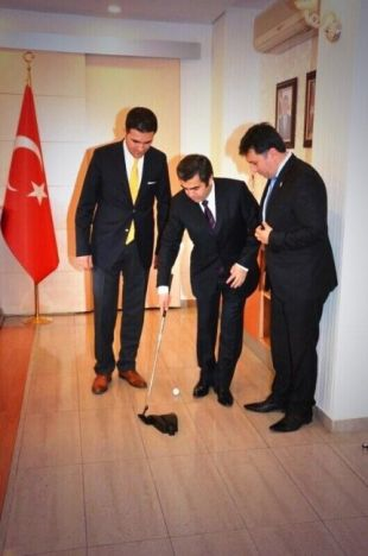 Vali Düzgün, Makamında Golf Oynadı
