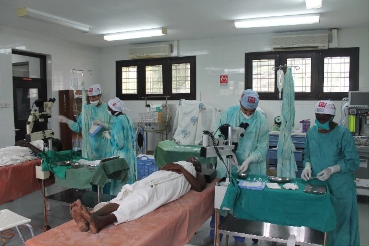 Yeryüzü Doktorları\'ndan Tanzanya\'da Katarakt Ameliyatları