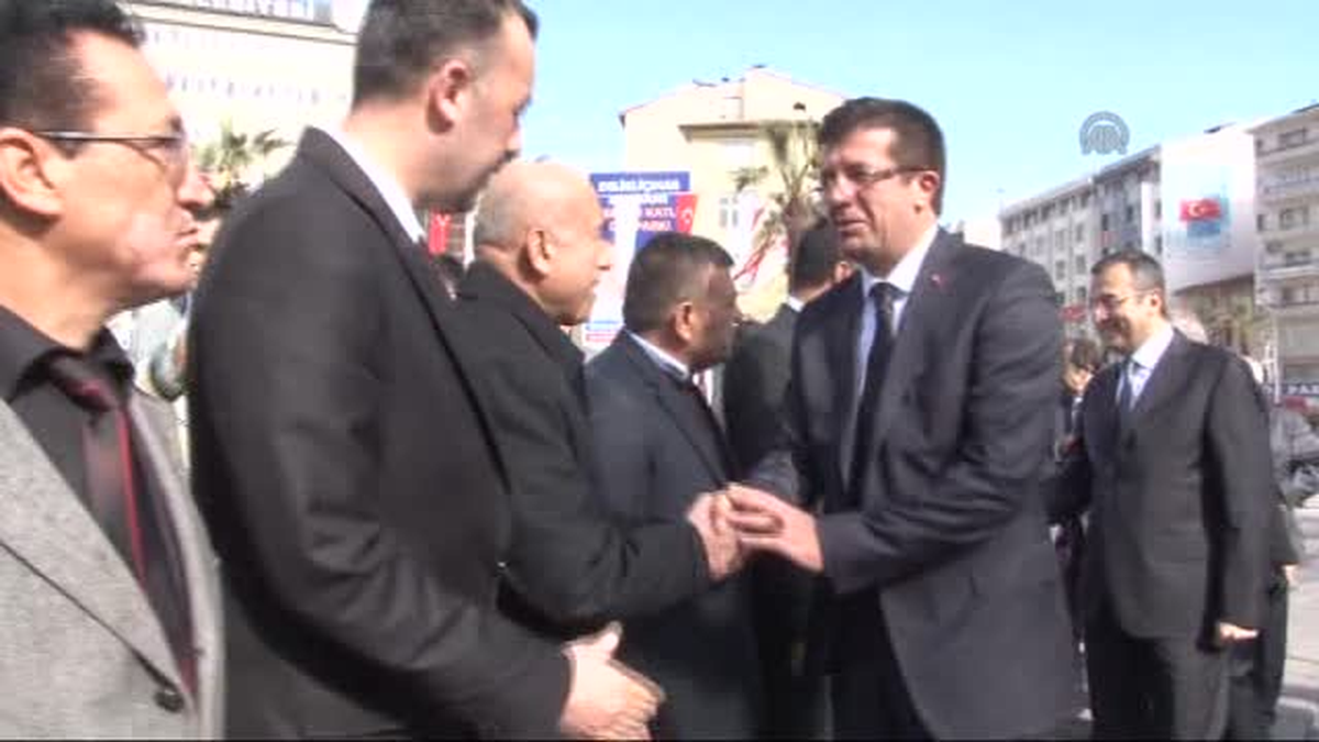 Bakan Zeybekci, "6 Mart Dünya Havlu-Bornoz Günü" etkinliklerine katıldı -