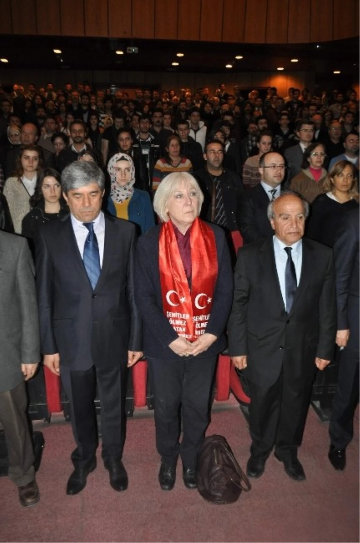 Banu Avar Kayseri\'de Milli İrade Konferansı Verdi
