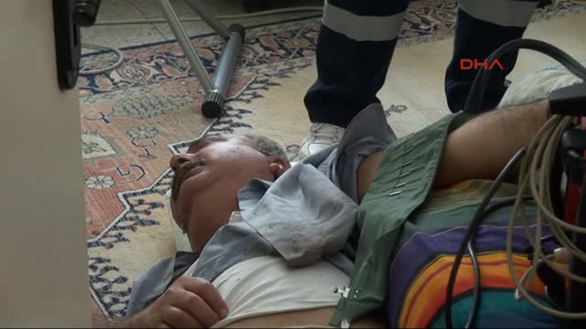 Başmüdür Yardımcısını Polis Kapıyı Kırarak Kurtardı