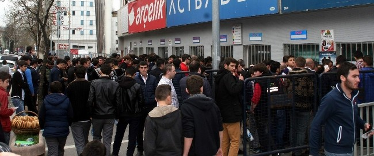Trabzon Taraftarı, F.Bahçe Maçına Büyük İlgi Gösteriyor