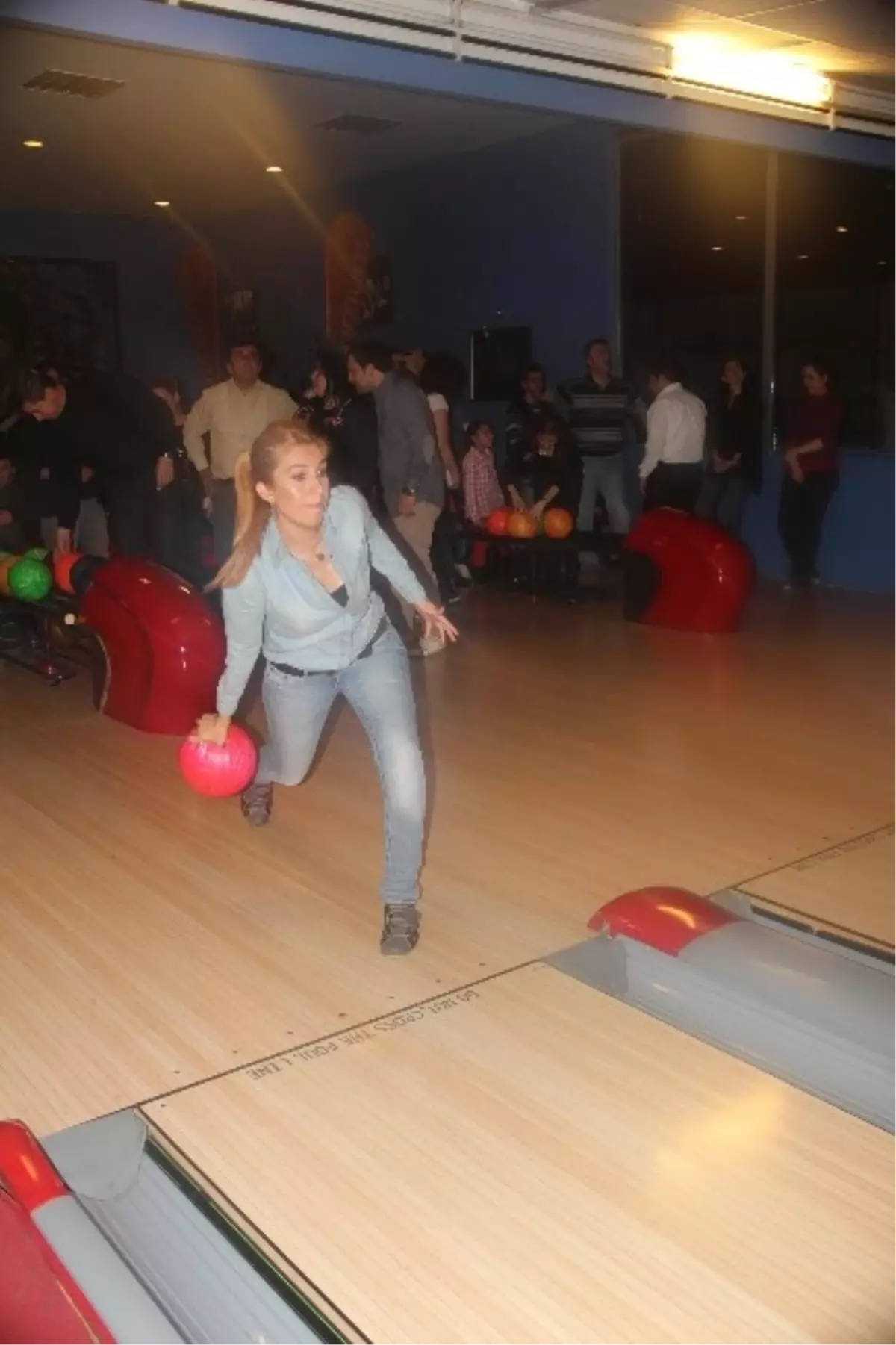 Adana\'da Defterdarlık Personeli Bowling Turnuvasında Yarıştı