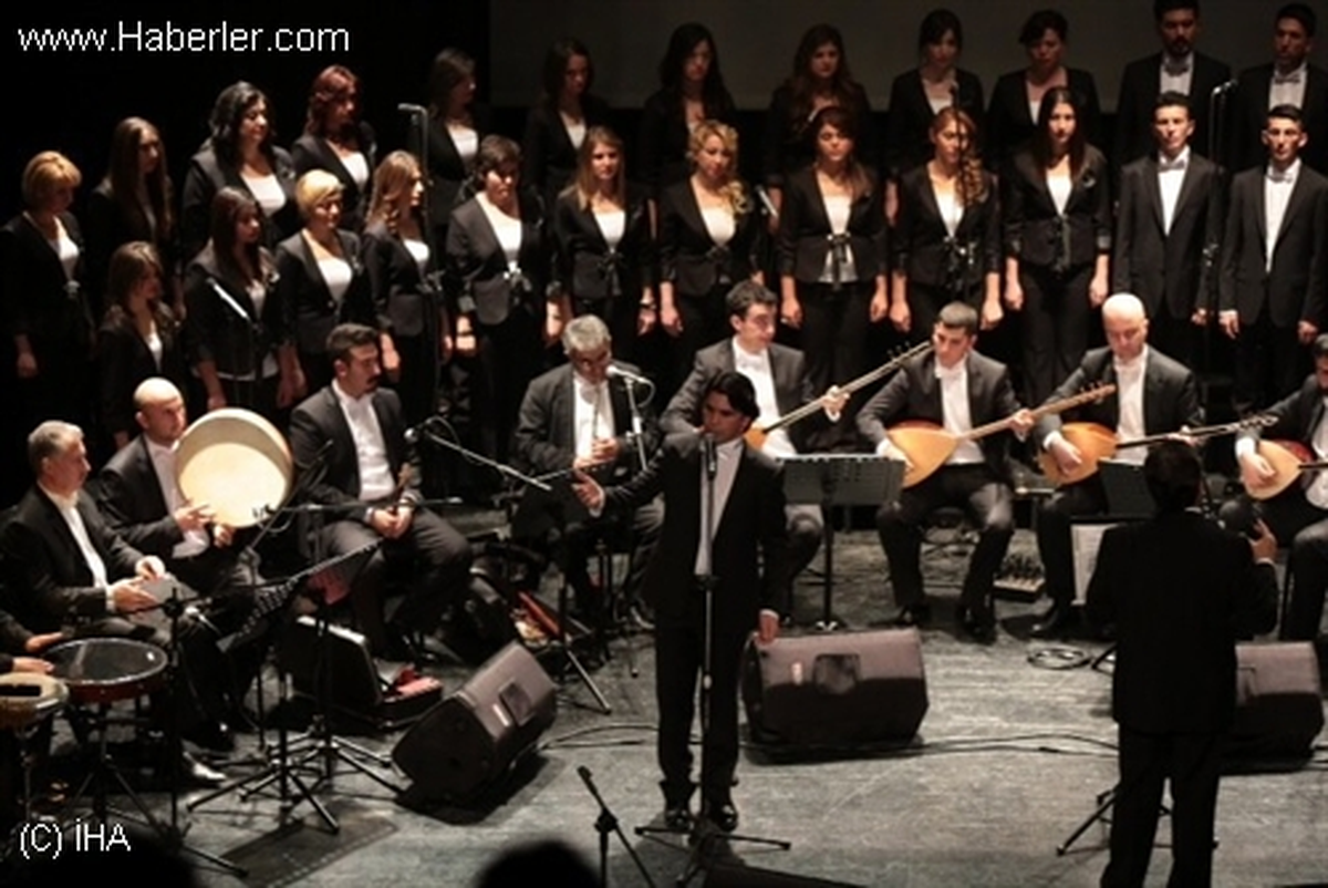 Türk Halk Müziği Korosu Bilecik\'te Konser Verdi
