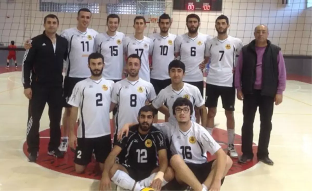 İü Voleybol Takımı Finalde