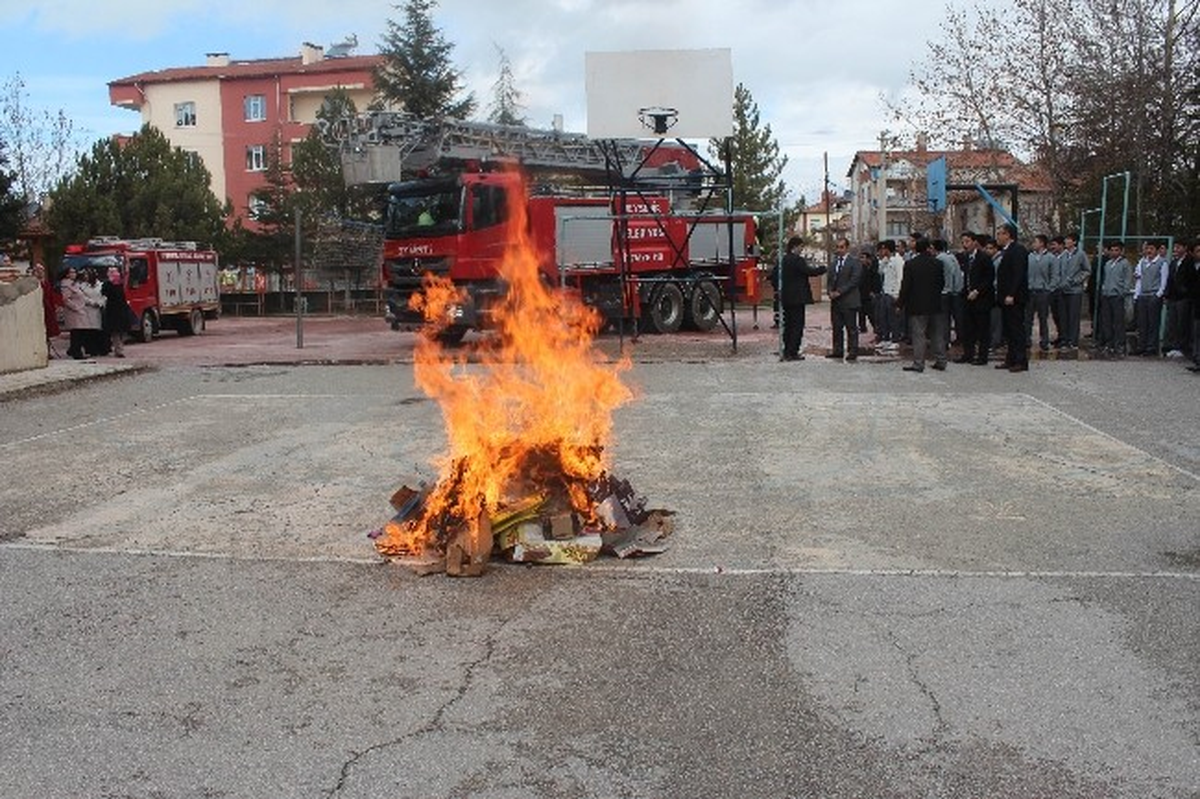 Beyşehir\'de Gerçeğini Aratmayan Yangın Tatbikatı