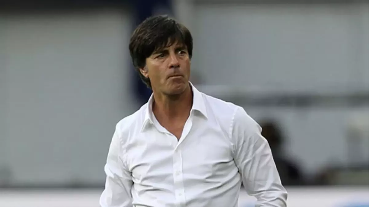 Löw, Mesut Özil\'e Sahip Çıktı