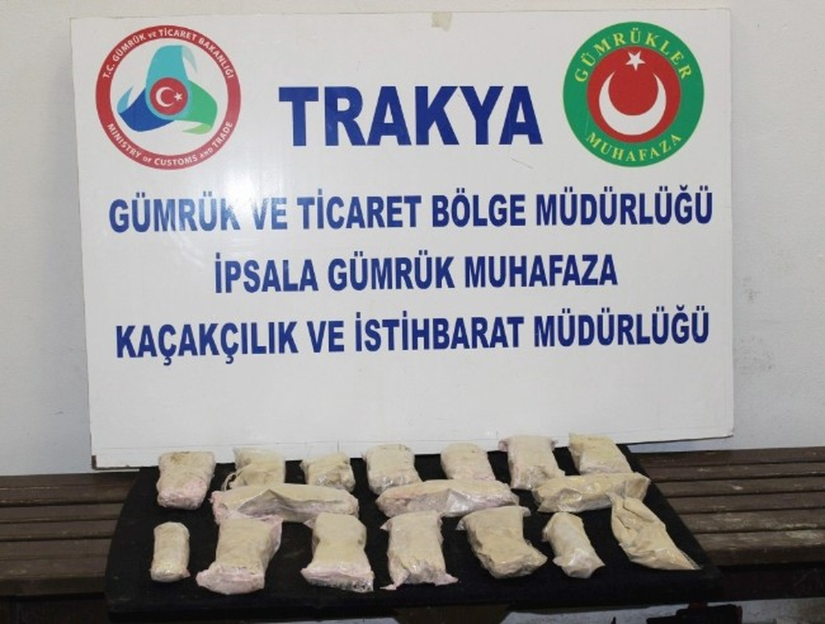 Otomobilin Tavanından 12 Kilo Eroin Çıktı