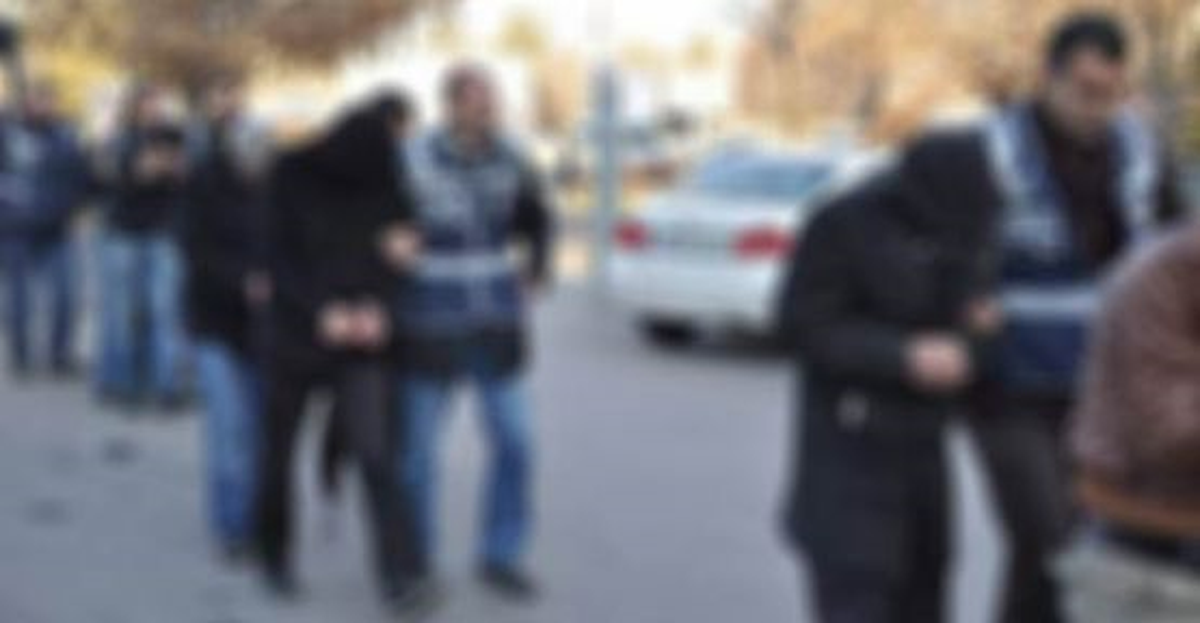 Çanakkale\'de Seçim Bürosu Önünde Protestoya 6 Gözaltı