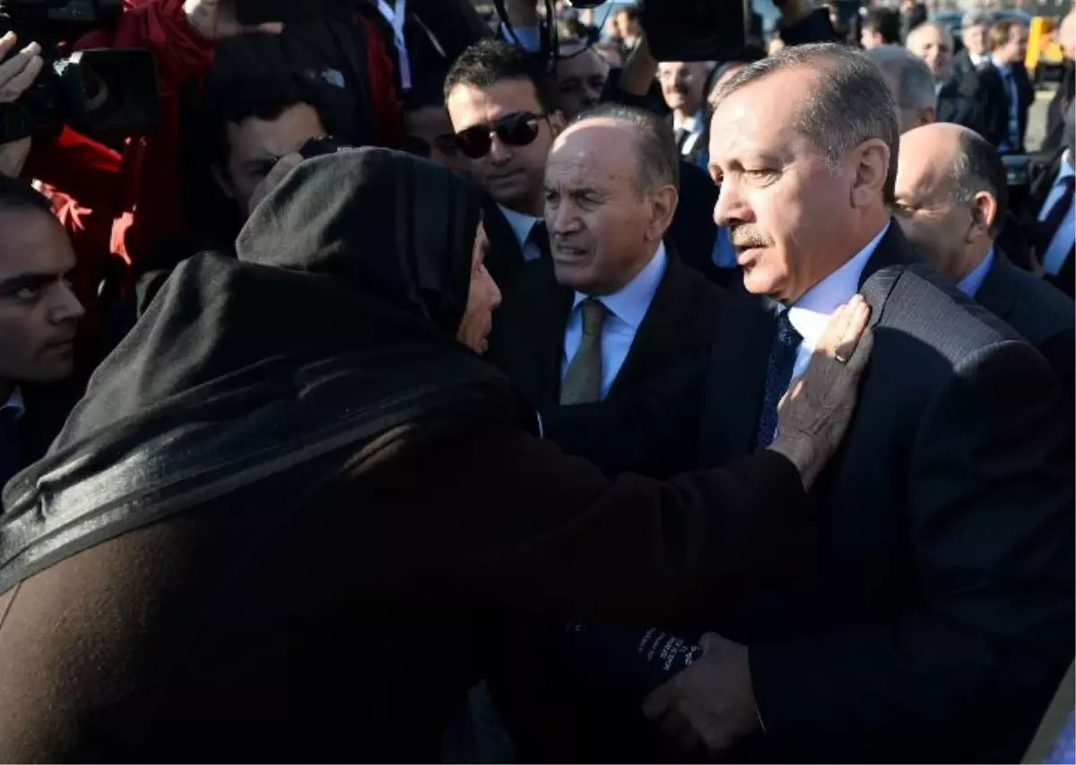 Yaşlı Kadının Erdoğan Sevgisi