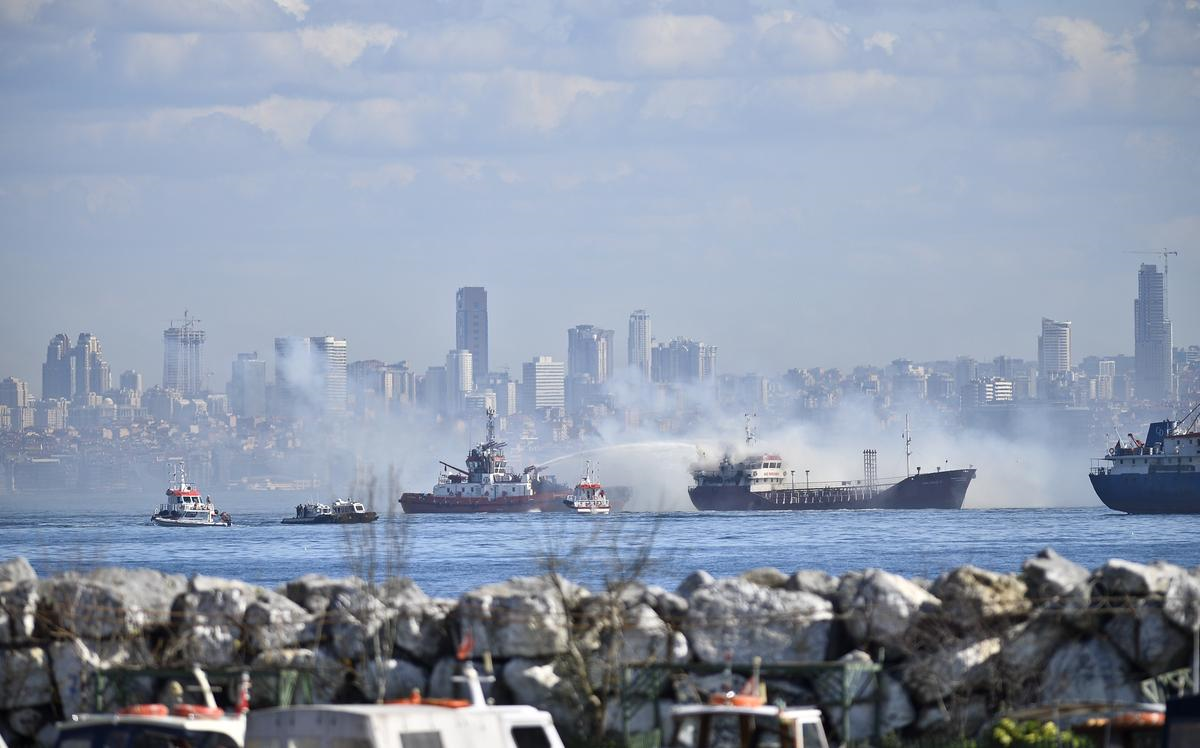 Yenikapı Açıklarındaki Tanker Yangını
