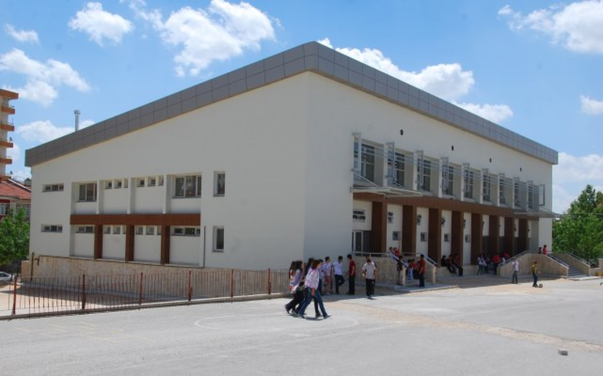 10 Okula Spor Salonu Yapıldı