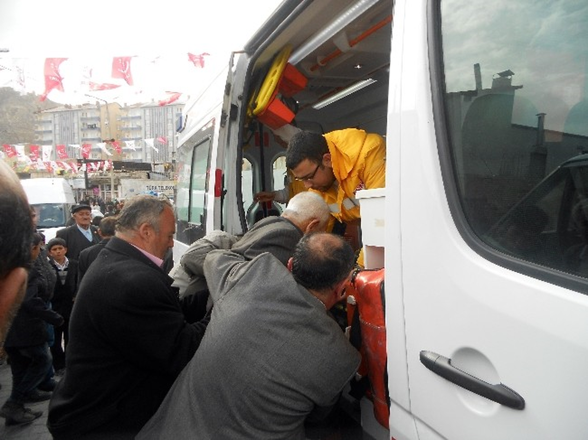 Abdest Alan Yaşlı Adam Rahatsızlanarak Yere Yığılan Yaşlı Adam Hastaneye Kaldırıldı