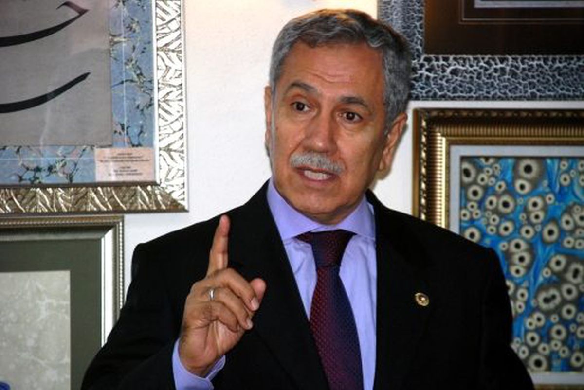Arınç, ambulans teslim törenine katıldı -
