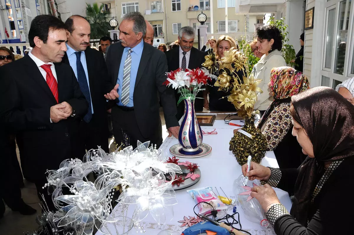 Atık Ambalajlarla Yaptıkları Süs Eşyalarıyla Sergi Açtılar